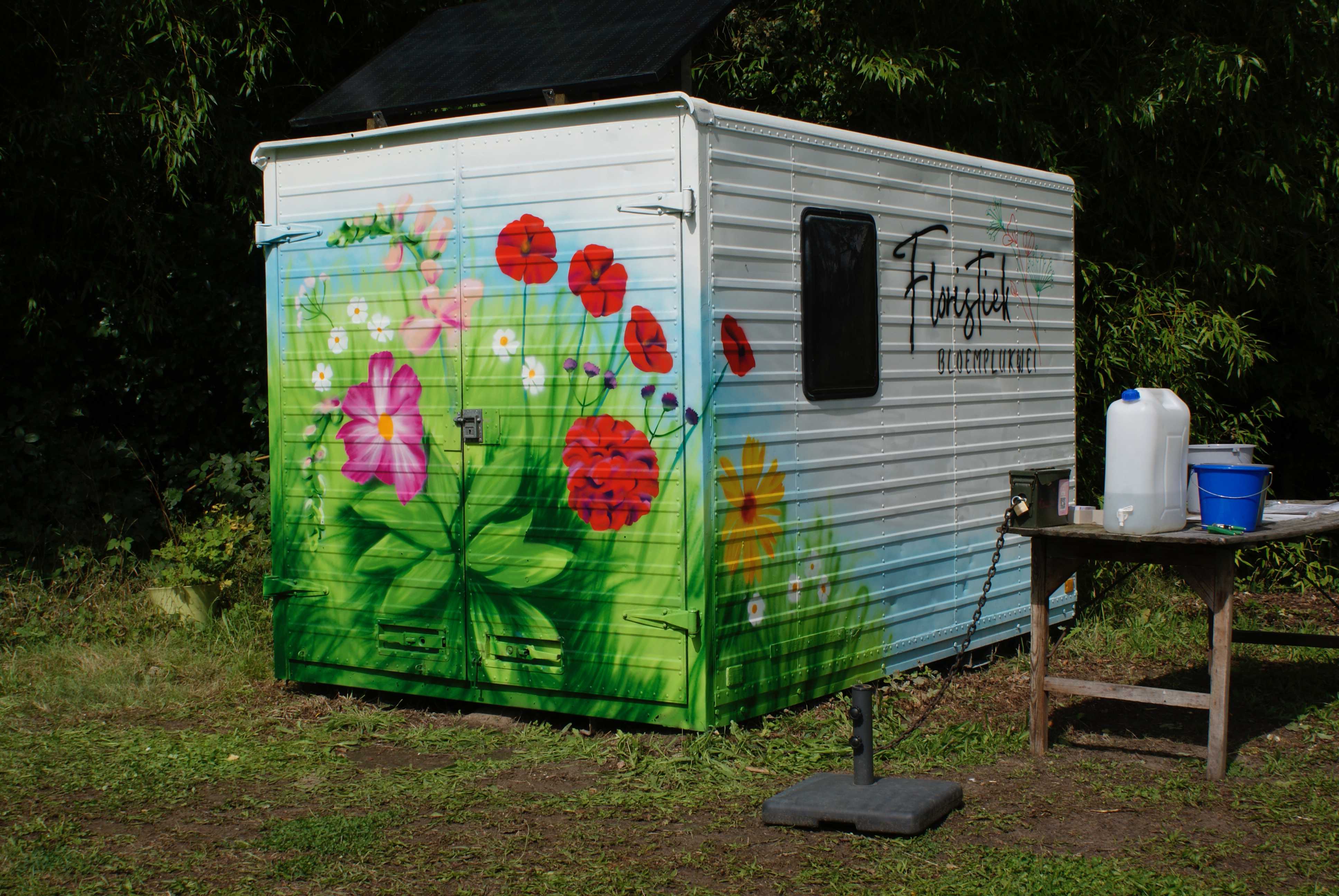 Graffiti Container bij Floristiek