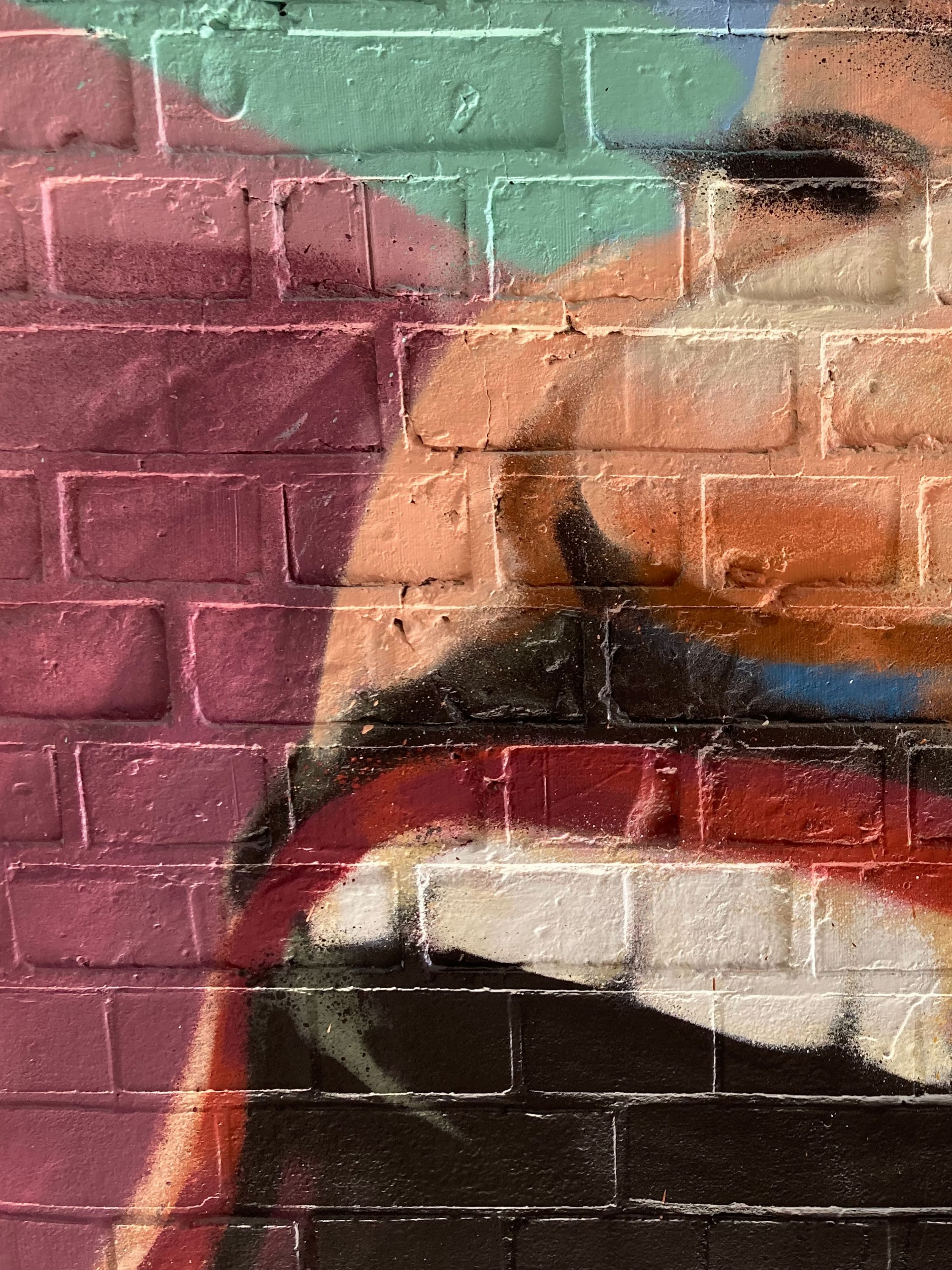 een detail uit 'bluetooth', graffitikunst op een muur
